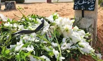 هزاران نفر از مردم تهران با حضور در ارامگاه شهدای اخیر آنجا راگل باران کردند